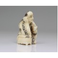 netsuke de perioada Meiji. fildes natural, Japonia cca 1880-1910